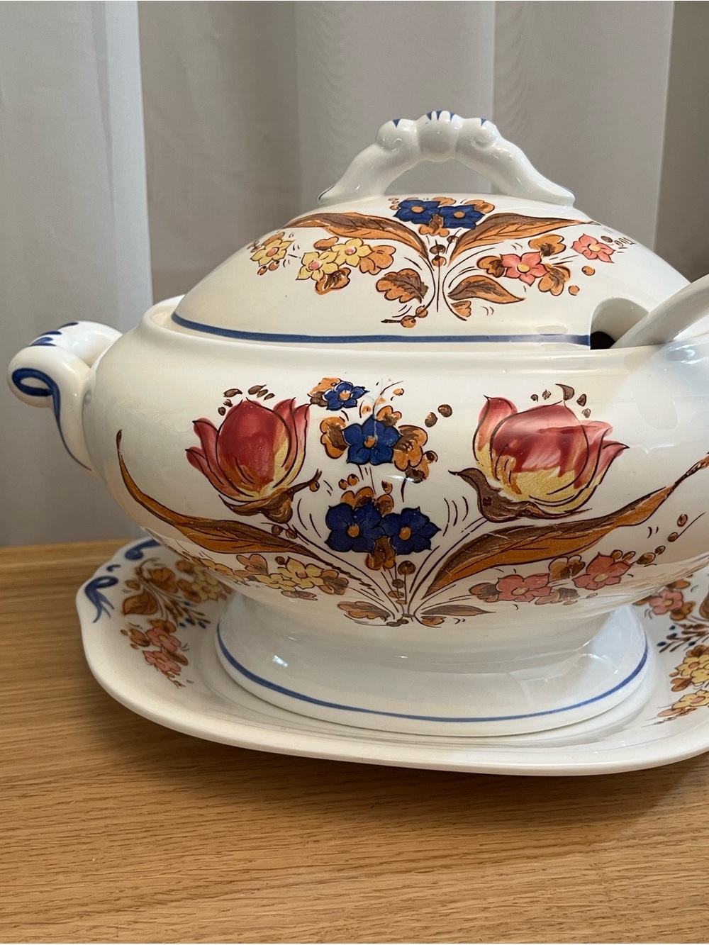 Vintage - Fall coloured Ceramic Soup Tureen with Lid and